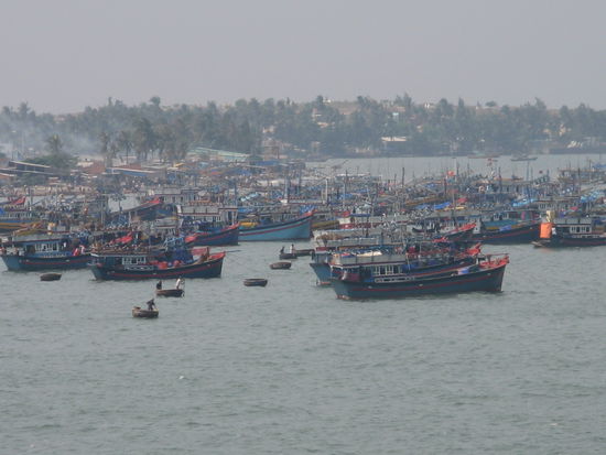Auf dem Weg zu den White Sand Dunes hielten wir kurz an einem Fishing Village an