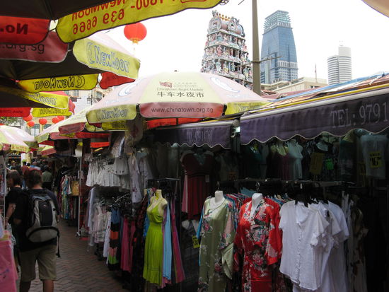 Chinatown zum Zweiten (man beachte bitte den Tempel im Hintergrund 