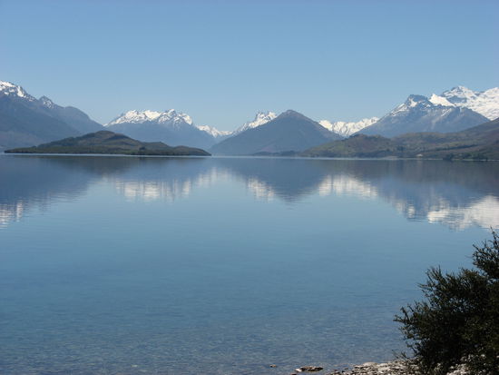 Wasserspiegelung im Lake Wakatipu (auf dem Weg nach Glenorchy)