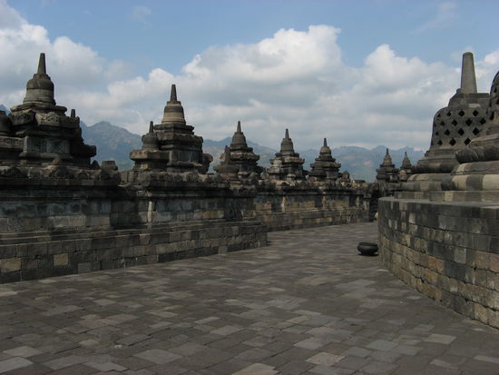 Auf der vorletzten Terrasse des Tempels