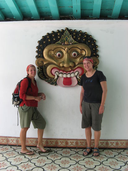 Wir zwei am Eingang zum Kraton