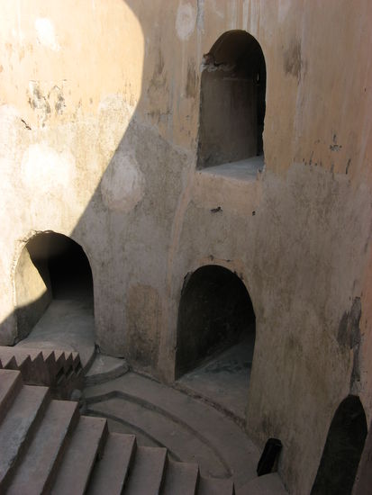 Die Moschee hat zahlreiche Fenster