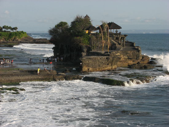 Tanah Lot fast abgeschnitten vom Festland