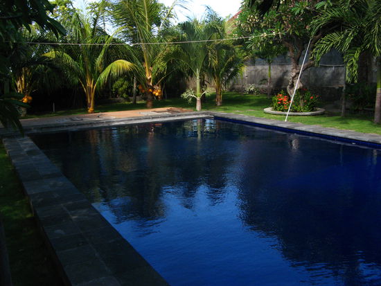 unsere Unterkuft hatte sogar einen Swimmingpool