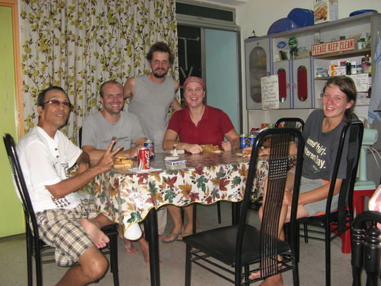 unsere abendliche Pokerrunde mit Somu, Olav und Stijn