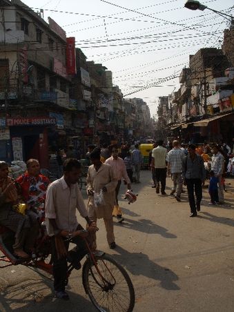 Leicht ueberfuelltes, hektisches Delhi