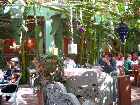 Little Tibet Restaurant mit schoenem Gastgarten