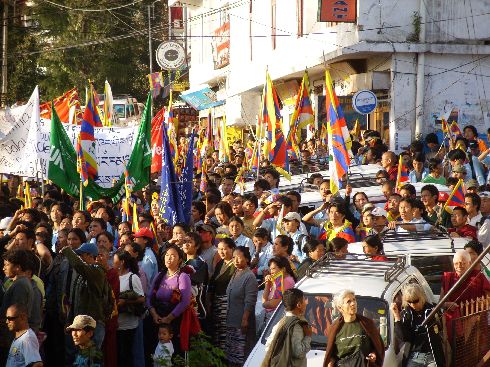 Geschaetzte tausend Demonstranten fuer ein freies Tibet
