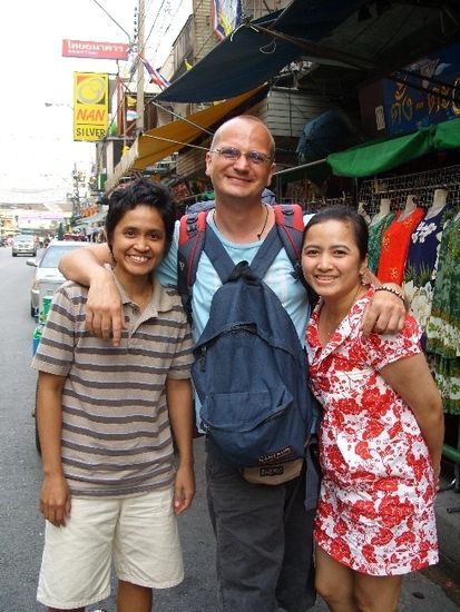 Holger und die netten Maedels, die uns von Trat nach BKK mitgenommen haben