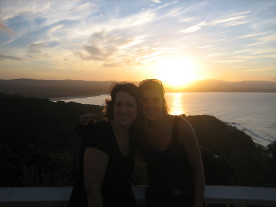 Karine und ich beim Sonnenuntergang in Byron