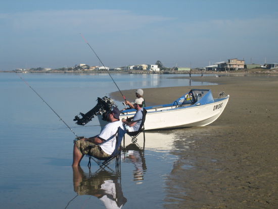 Dire Jungs, das Bier und die Angel