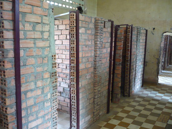 Die Zellen im S 21 Gefaengnis. 0,8 x 2 m gross bzw. klein!