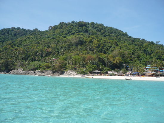 Blick vom Boot auf Pulau Perhentian Kecil, Long Beach