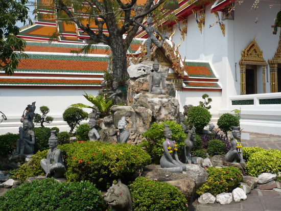 Huebsche Anlage im Wat Pho