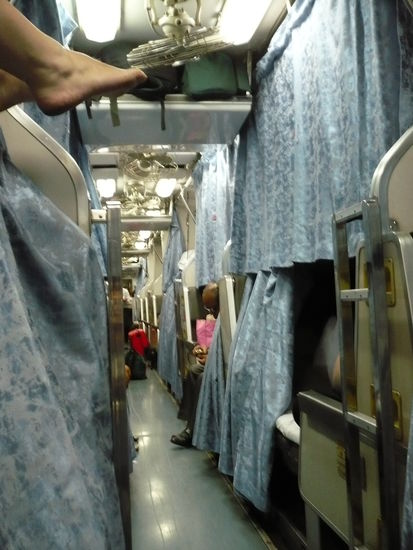 Blick aus meinem Bett in das Zugabteil.
