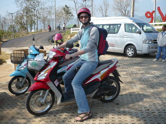 Yeah, die Bikerbraut  - ich glaub wir waren die einzigen Menschen weit und breit, die Helme trugen...