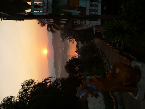 Sonnenuntergang vom schoenen Tempel in Huoay Xai