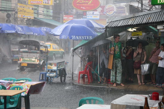 Sintflutartiger Regen auf Khaosan