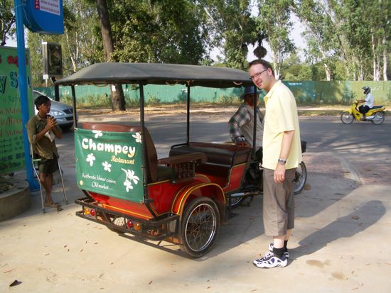 Da ich mir Namen nicht merken kann, verzichte ich an dieser Stelle auf die Vorstellung unseres Fahrers. Mirko heut in Koenigsgelb.