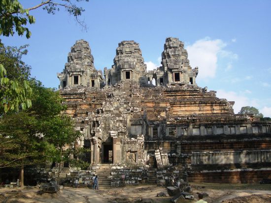 22 Meter ueber (steile) Treppen haben wir im Ta Keo erklommen. Wenn ich dran denke, hab ich immer noch Schnapp-Atmung.