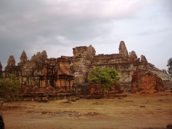 Am Phnom Bakheng haben wir uns dann den Sonnenuntergang angetan.