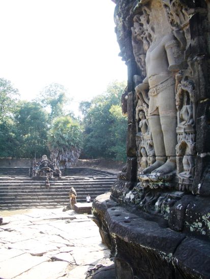 Im Preah Neak Pean sind vier gross angelegte Wasserbecken
