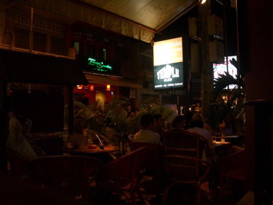 Der Tempel Club direkt gegenueber dem Angkor What?