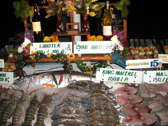 Im "Kings Crab Restaurant" feiern wir den letzten Abend auf Ko Tao: Tiger Prawns, Makrele, Barracuda, Lobster, Tintenfisch...