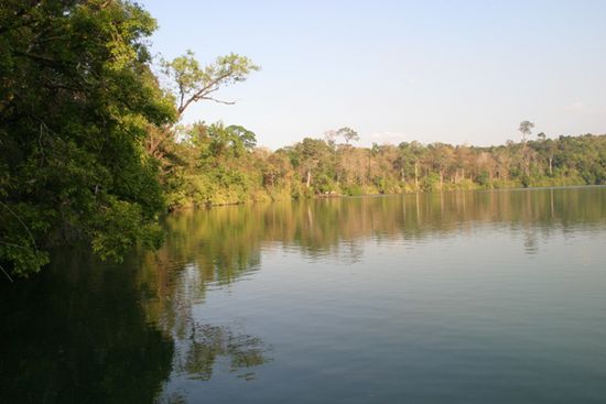 Hier im Vulkankratersee goennen wir uns zum Abschluss des Tges unser Bad