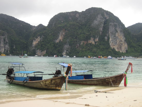 Longtailboote in der Tonsaibucht