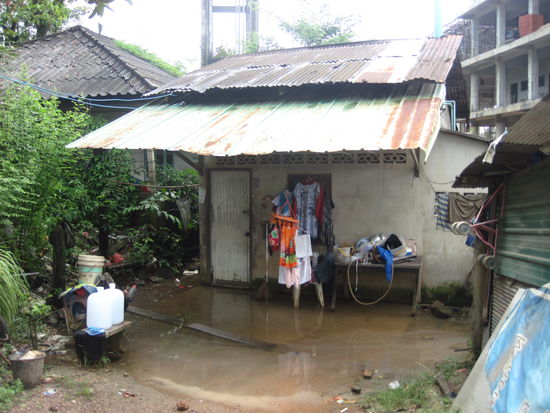  aermliche Huette am Standtrand - Wasser fliesst nicht ab