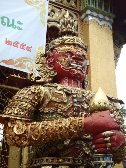 Ein Tempelwaechter in Chiang Mai