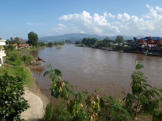 Thaton, Blick von der Bruecke Richtung Chiang Rai (andere Richtung liegt Myanmar)