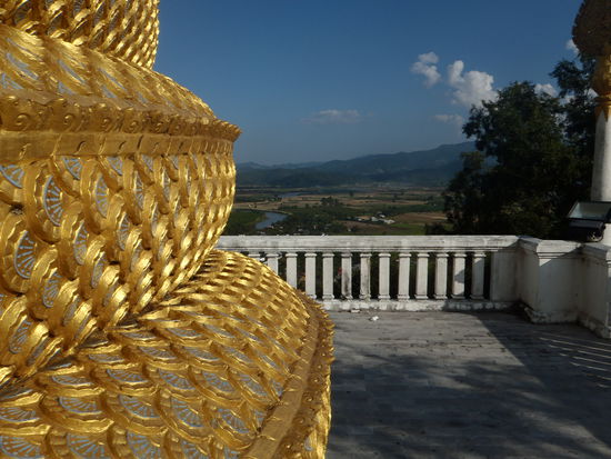 ...und natuerlich gibts hier oben tolle Buddha Statuen, riesengross!