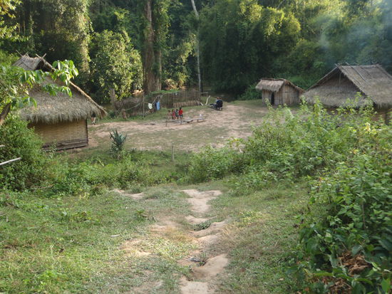 Hier unsere 5 Sterne All inklusive Anlage: links wird geschlafen rechts gekocht und gegessen, das kleine ist die Toilette und die Dusche....