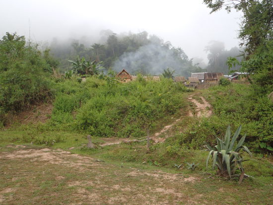 Am naechsten Morgen, im typischen Nebel, geht s los.