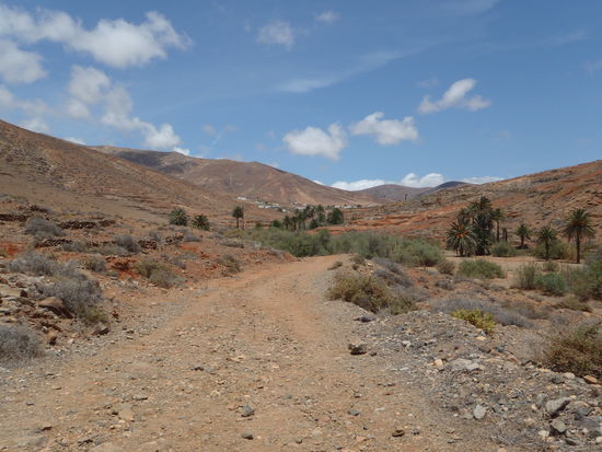 Rückweg durch das trockene Flussbett.