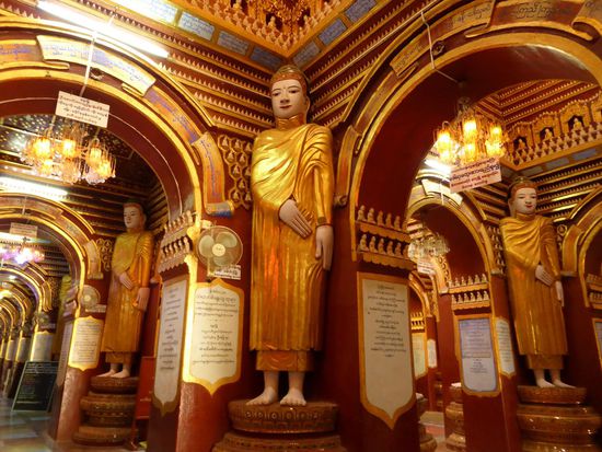 Im Innern der Thanboddhi Pagode. Das sind keine Spiegel, das ist ein Labyrinth! Versuch es zu vergößern! mehr als 500.000 kleine Buddhas sollen es sein. Ich könnt's schwörn, obwohl ich sie nicht gezählt habe.