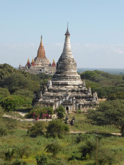 Bagan, in diesen Tempeln gibt es unterschiedliche Labyrinthe und Wandmalereien und viele z.T. Orignal alte Buddha Figuren.