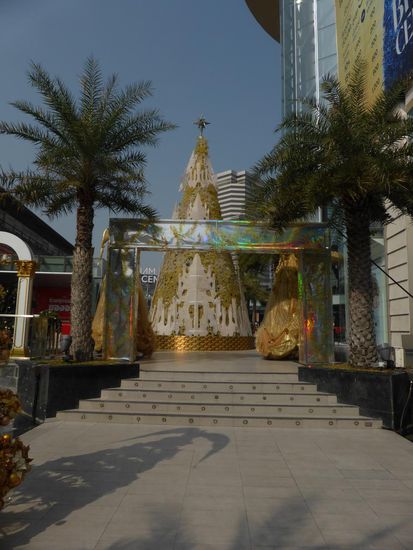 ....Weihnachtsbaum am Siam Square