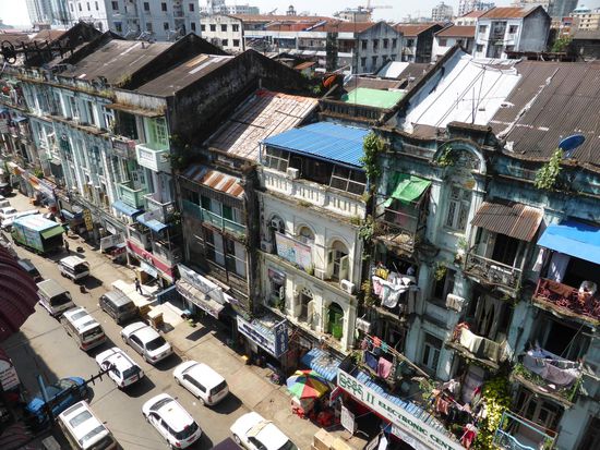 Yangon: Blick vom Balkon meines Guesthouse (GH) im 8. Stock