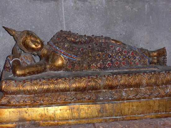 In der alten Kammer werden die historischen Schätze aufbewahrt. Ich soll sie mir ausdrücklich anschauen! Und dieser liegende hat mir am besten gefallen.