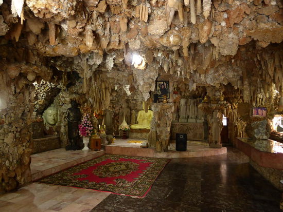 Eingang in die Höhle des Wat Payat.