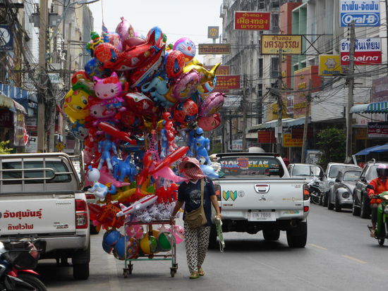 ...Straßenverkauf in Korat.