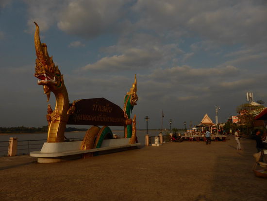 Uferpromenade in Nong Khai am Mekong.
