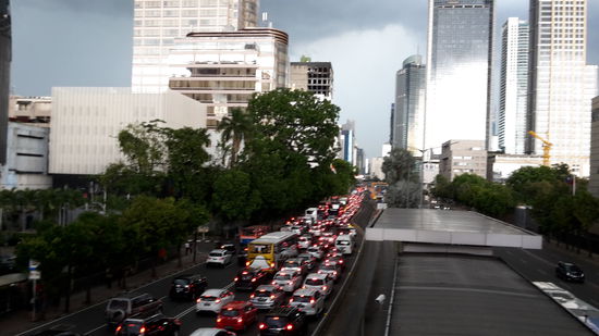 Sarinah Transjakarta Haltestelle und das Gewitter ist im Anmarsch!