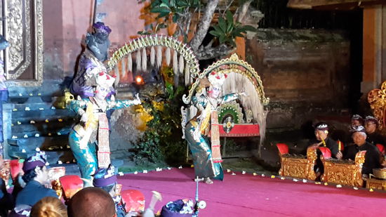 Tanz Aufführung im Ubud Palace.