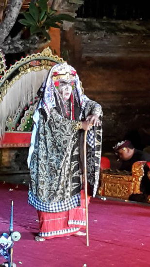 Traditionelle Tanzaufführung.