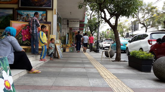 Lohnenswerter Bummel über die Braga Straße! So schön geht es auch.