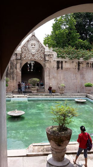 Der Eingang zum Wassertempel.